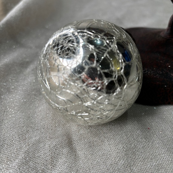 Vtg Heavy Mercury Crackle Glass Silver Christmas Ornament Mirrored Kugel Glass - Picture 5 of 5